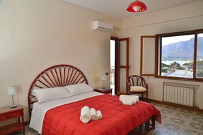5 bedrooms, free WiFi, bed sheets, wheelchair access - Villa Nice Mondello (Palermo)