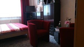 1 bedroom, free WiFi, bed sheets - APARTMENTS ANNA in the Park and Castle Greiz (Greiz)