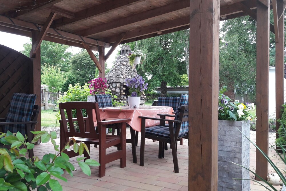 Animal - and child - friendly holiday Loose with fireplace and barbecue