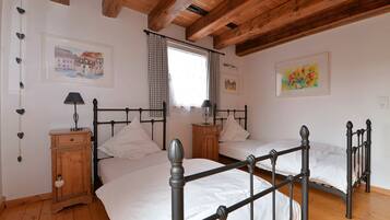 3 bedrooms, iron/ironing board, travel crib, free WiFi
