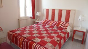 2 chambres, fer et planche à repasser, lit parapluie, Wi-Fi