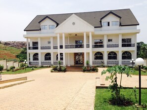 Exterior - FURNISHED APARTMENT 200 M2  (Yaoundé)