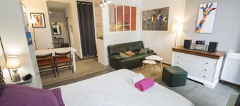 Store atelier 36m2 mod syd og grænser op til Place Marcadieu 