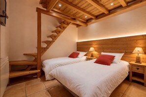3 bedrooms, iron/ironing board, travel cot, free WiFi