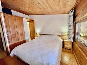 3 bedrooms, iron/ironing board, travel crib, free WiFi