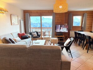Smart-TV, DVD-Player, Stereoanlage