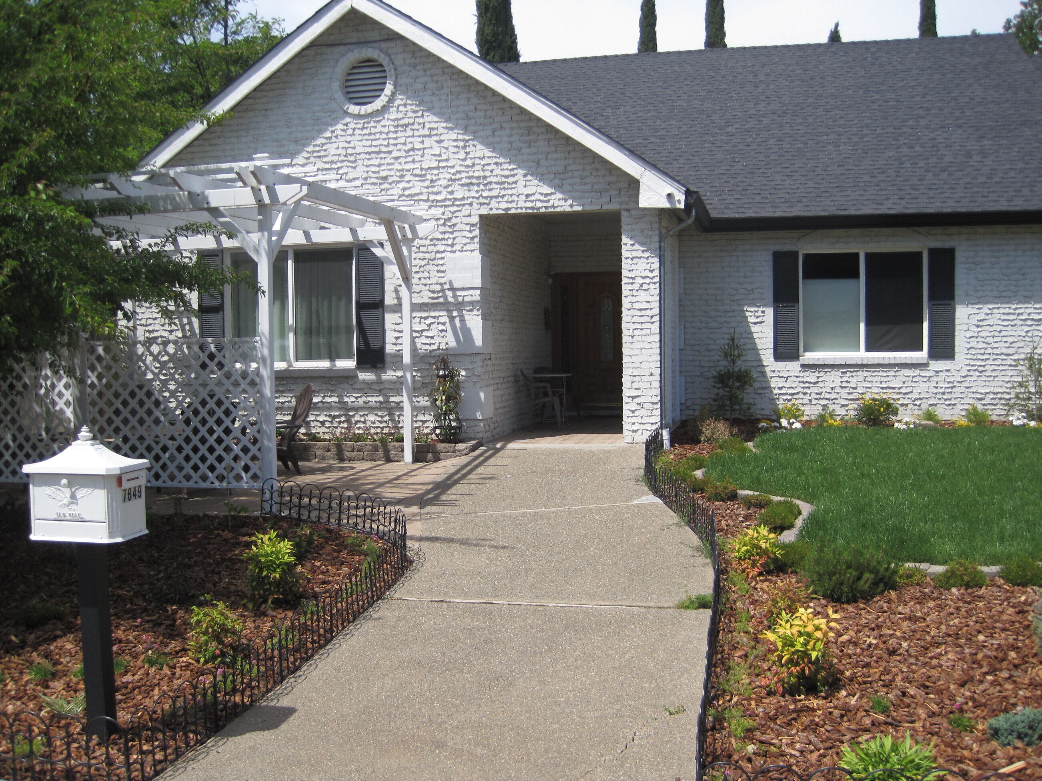 Beautiful 2 Bedroom Suite and Bath W/Private Entrance "A"