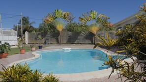 Outdoor pool - LA VILLA DES VOYAGEURS WITH POOL AND SPA FOR 4 TO 12 PEOPLE (SAINT FRANCOIS)