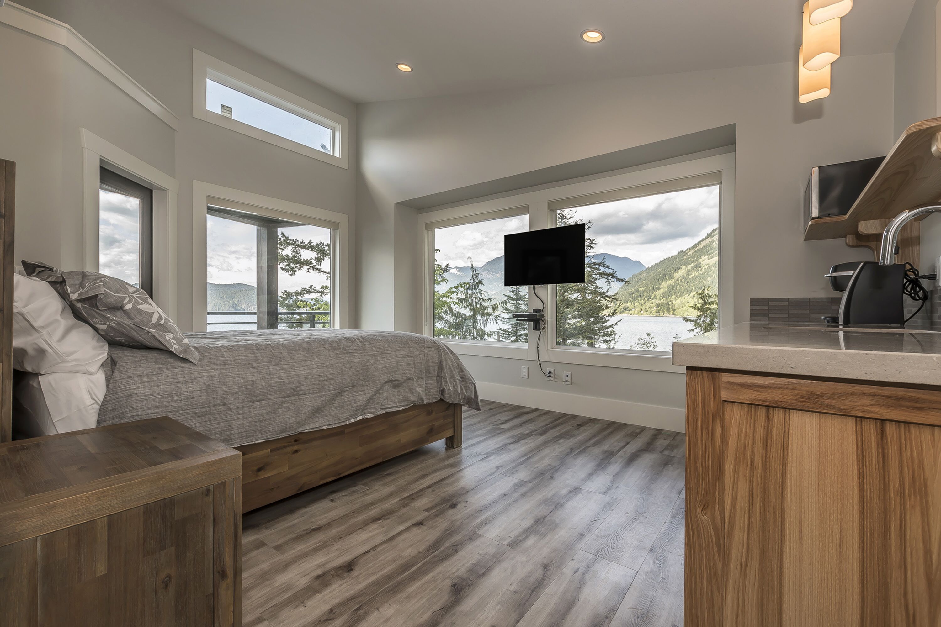 "The Lodge on Harrison Lake" Suite #3