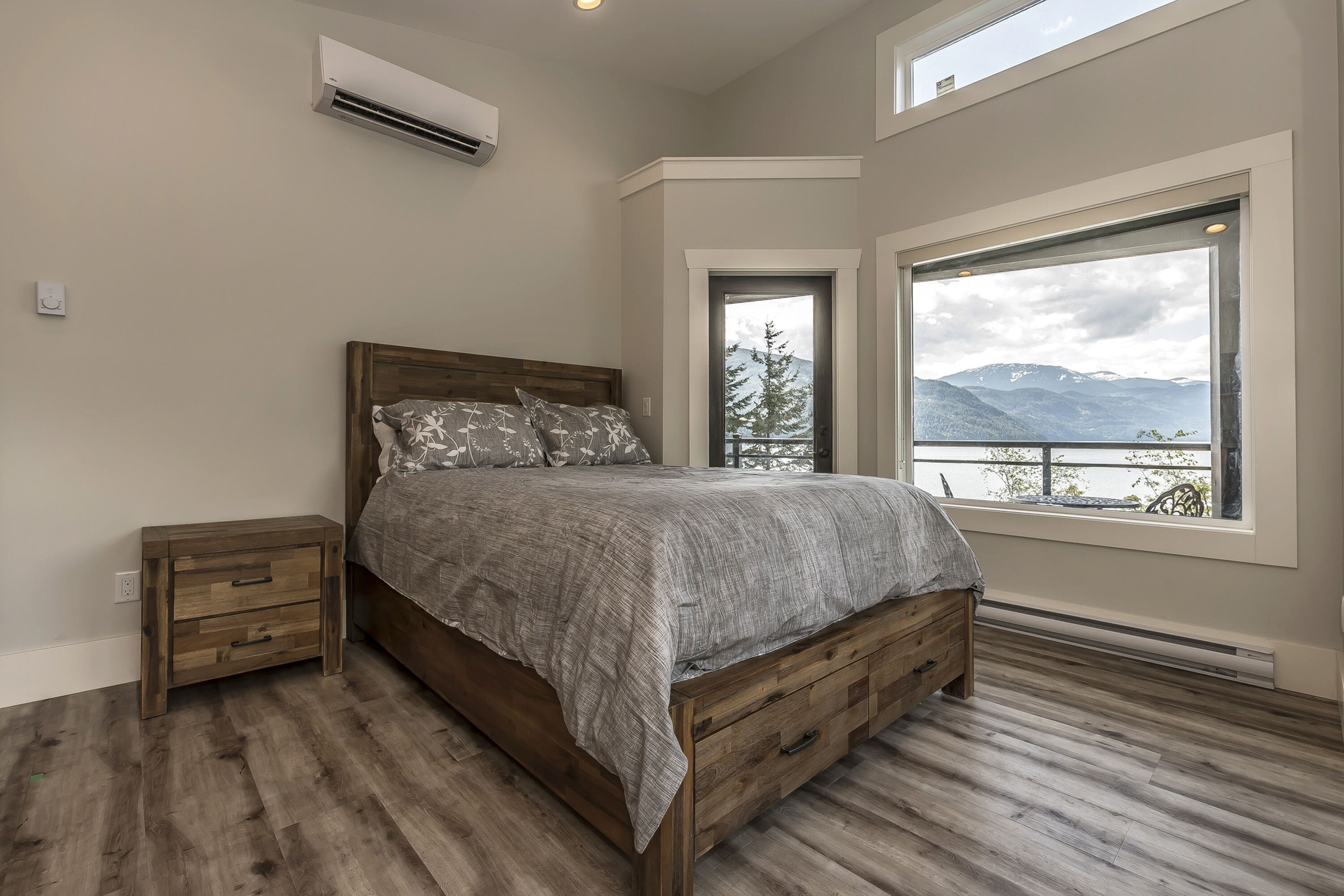 "The Lodge on Harrison Lake" Suite #3