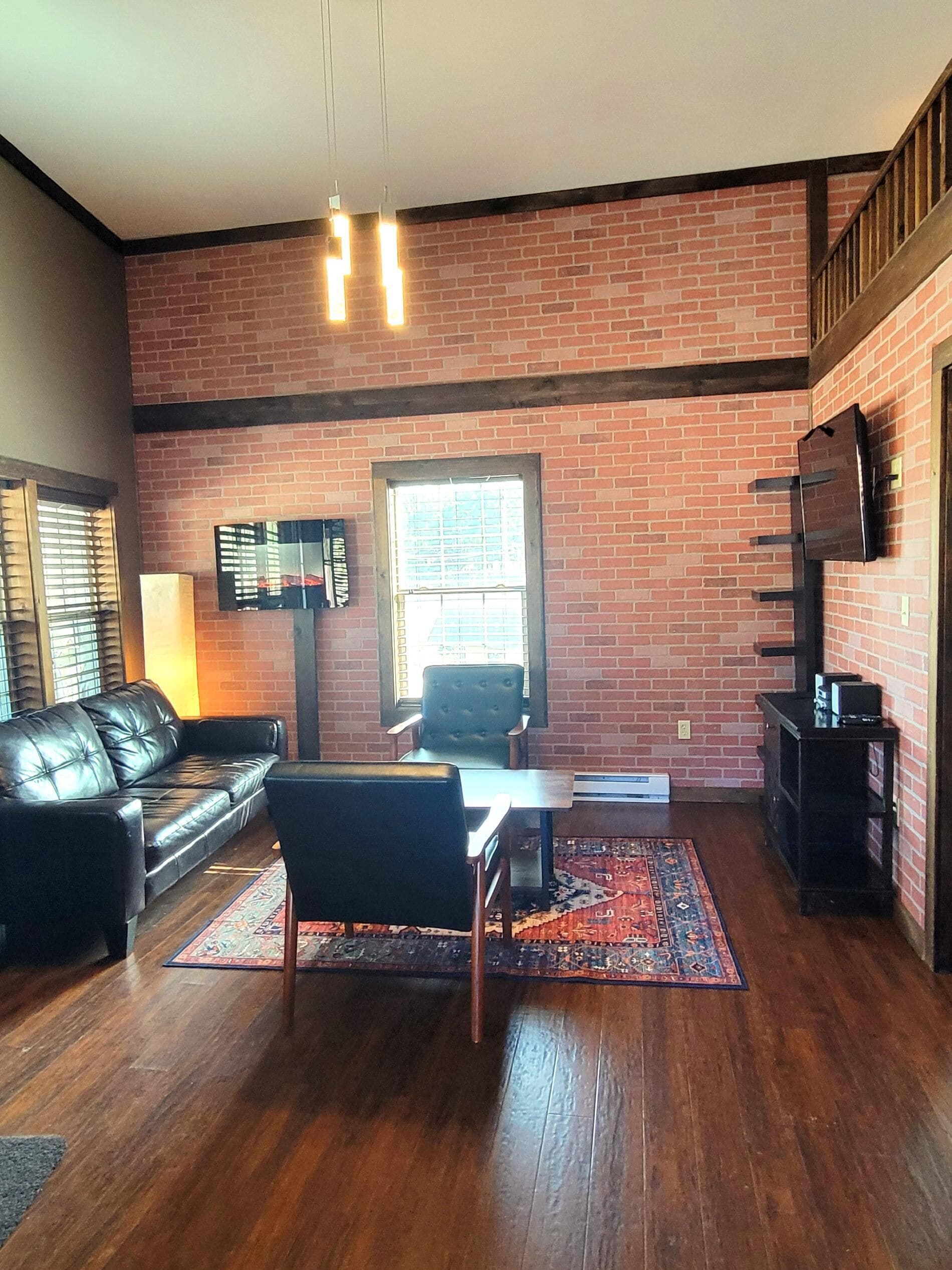 Smart TV, fireplace, stereo
