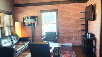Smart TV, fireplace, stereo