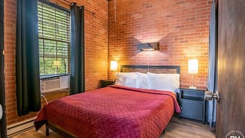 2 bedrooms, iron/ironing board, WiFi
