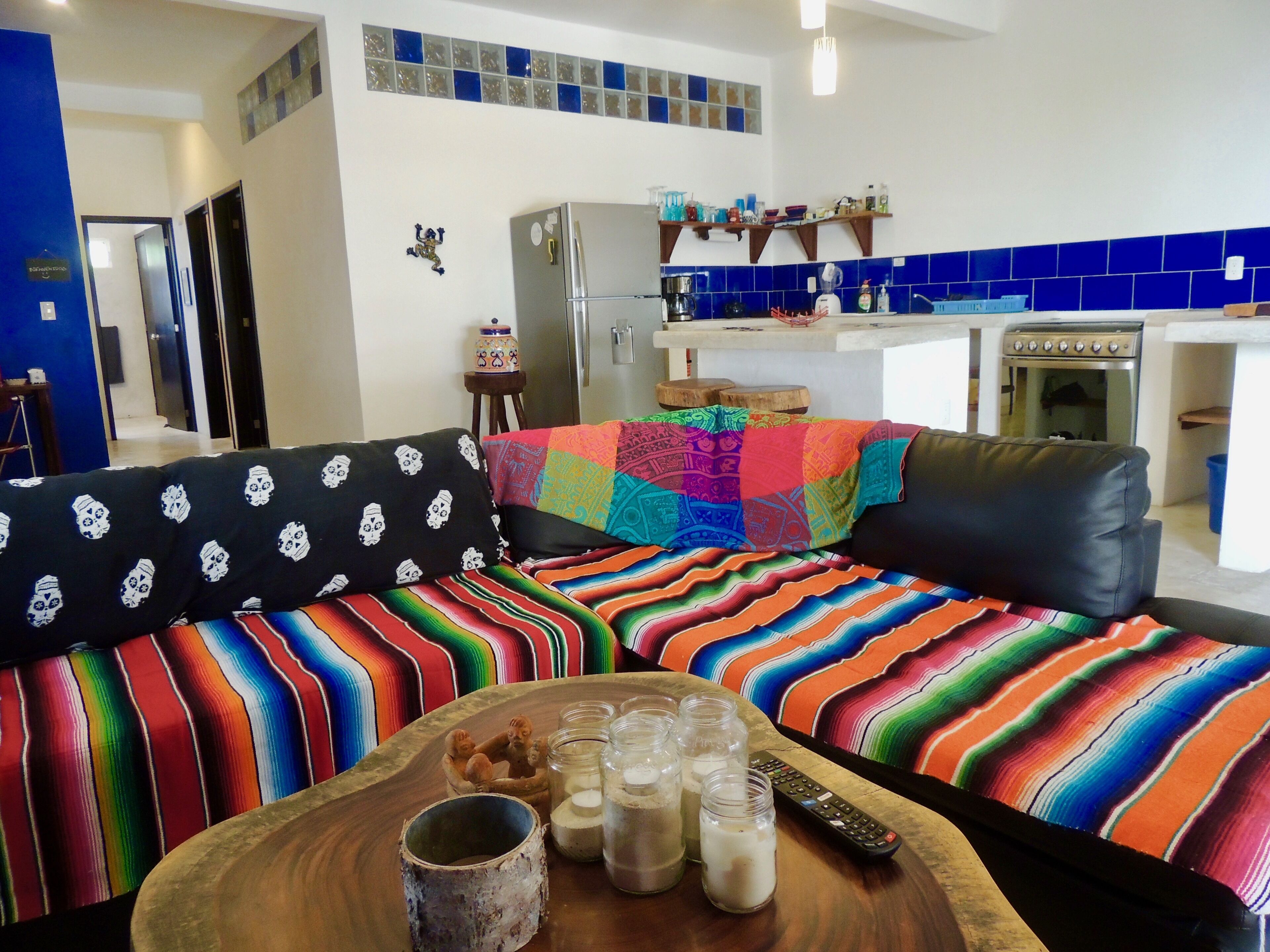 Huge Swimming Pool, Patio, Fiber Optic WiFi, And Walk To Everything