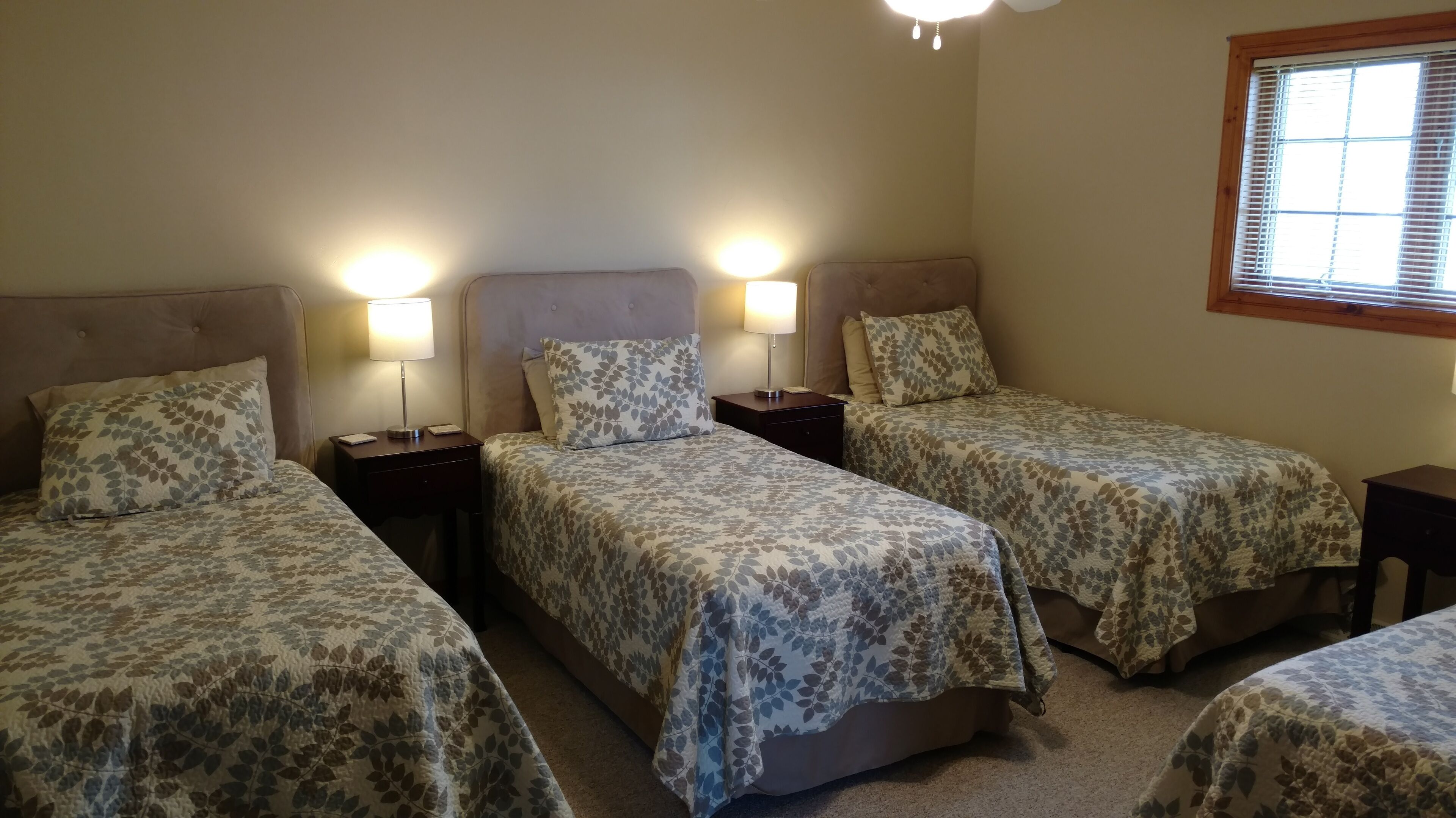 Just Like Home, Private Rooms, Sleeps 16(No Bunk Beds),  13 Miles To Lambeau