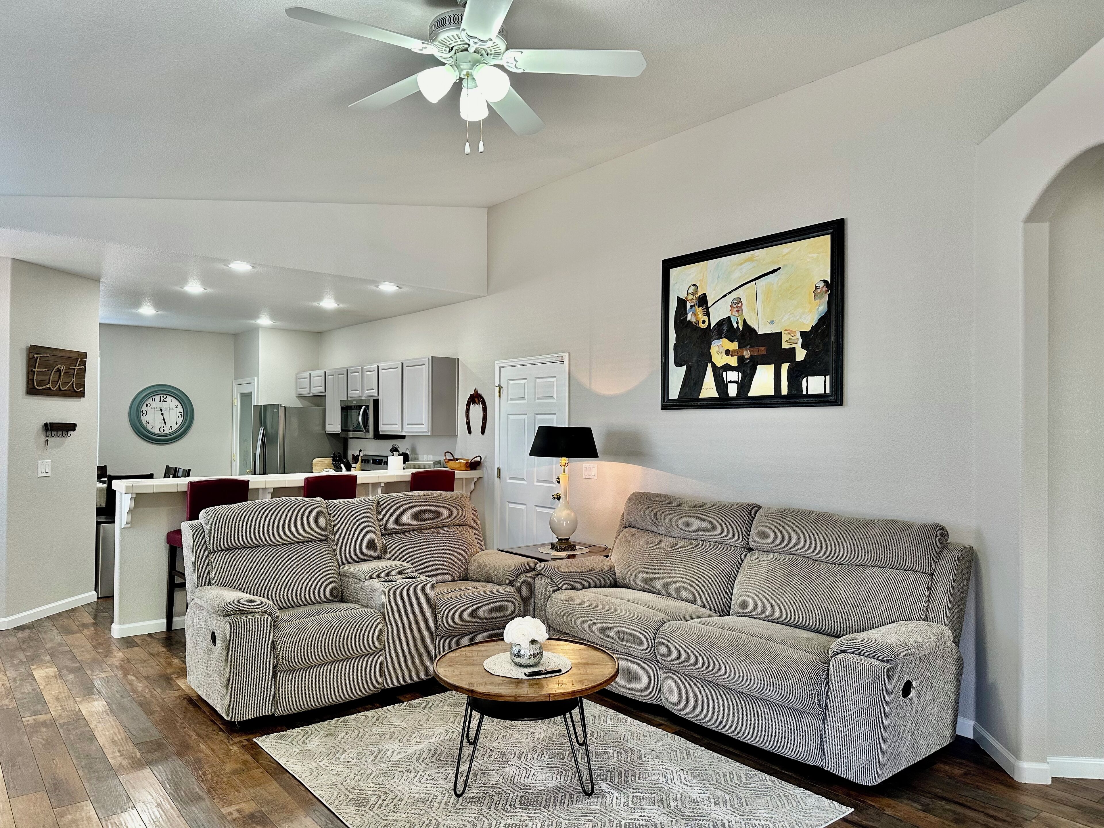Lovely Home in Safe Quiet Neighborhood, 5 Miles from Downtown
