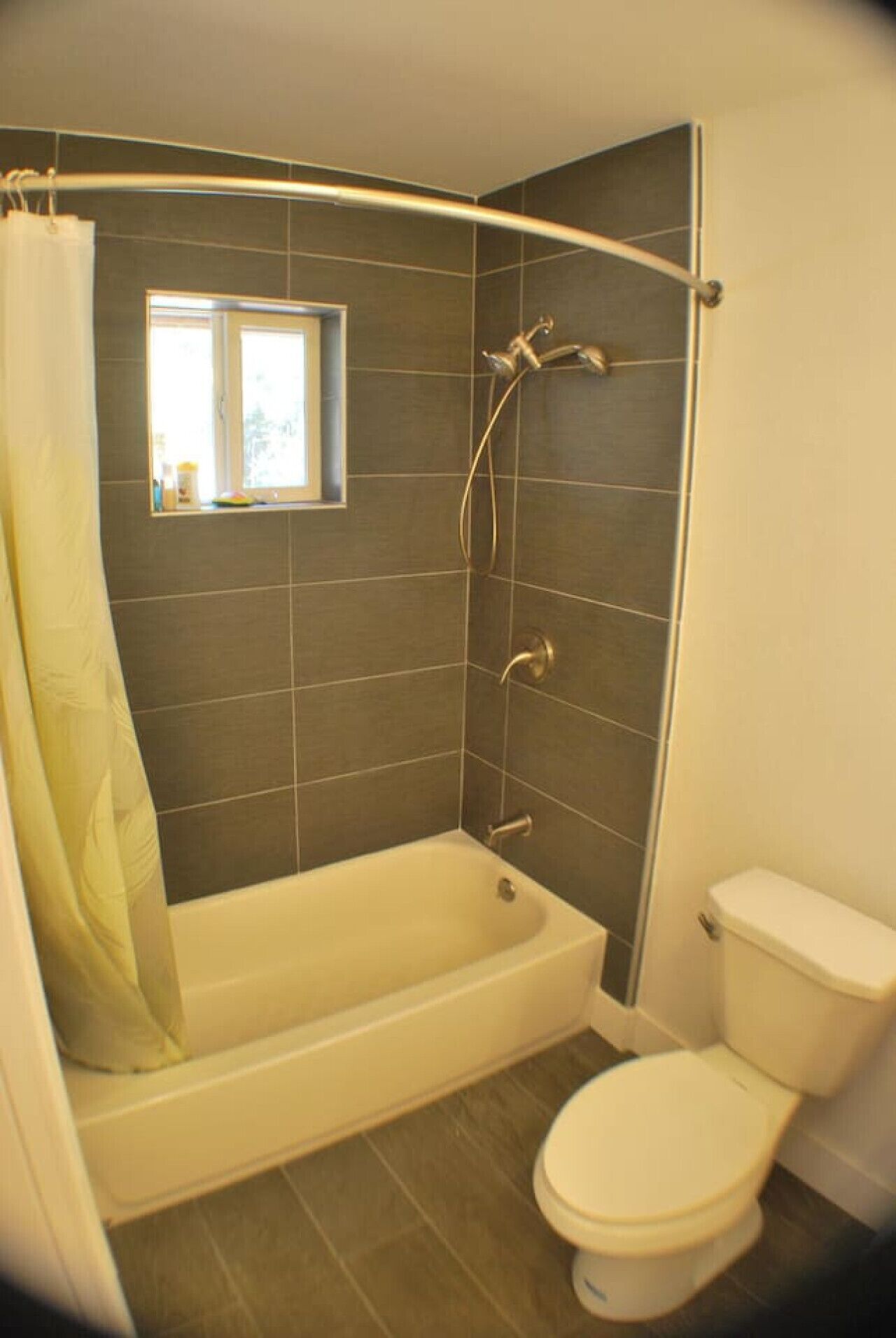 Baignoire, sèche-cheveux