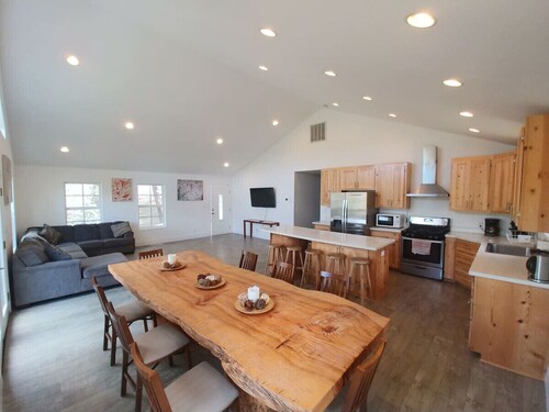 Mountain Place Updated 3br 2ba home Free WiFi