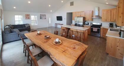 Mountain Place Updated 3br 2ba home Free WiFi