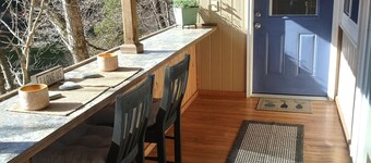  Cabine de charme au bord de l'eau sur la rivière Oconaluftee, nous l'appelons "le nid d'amour". 