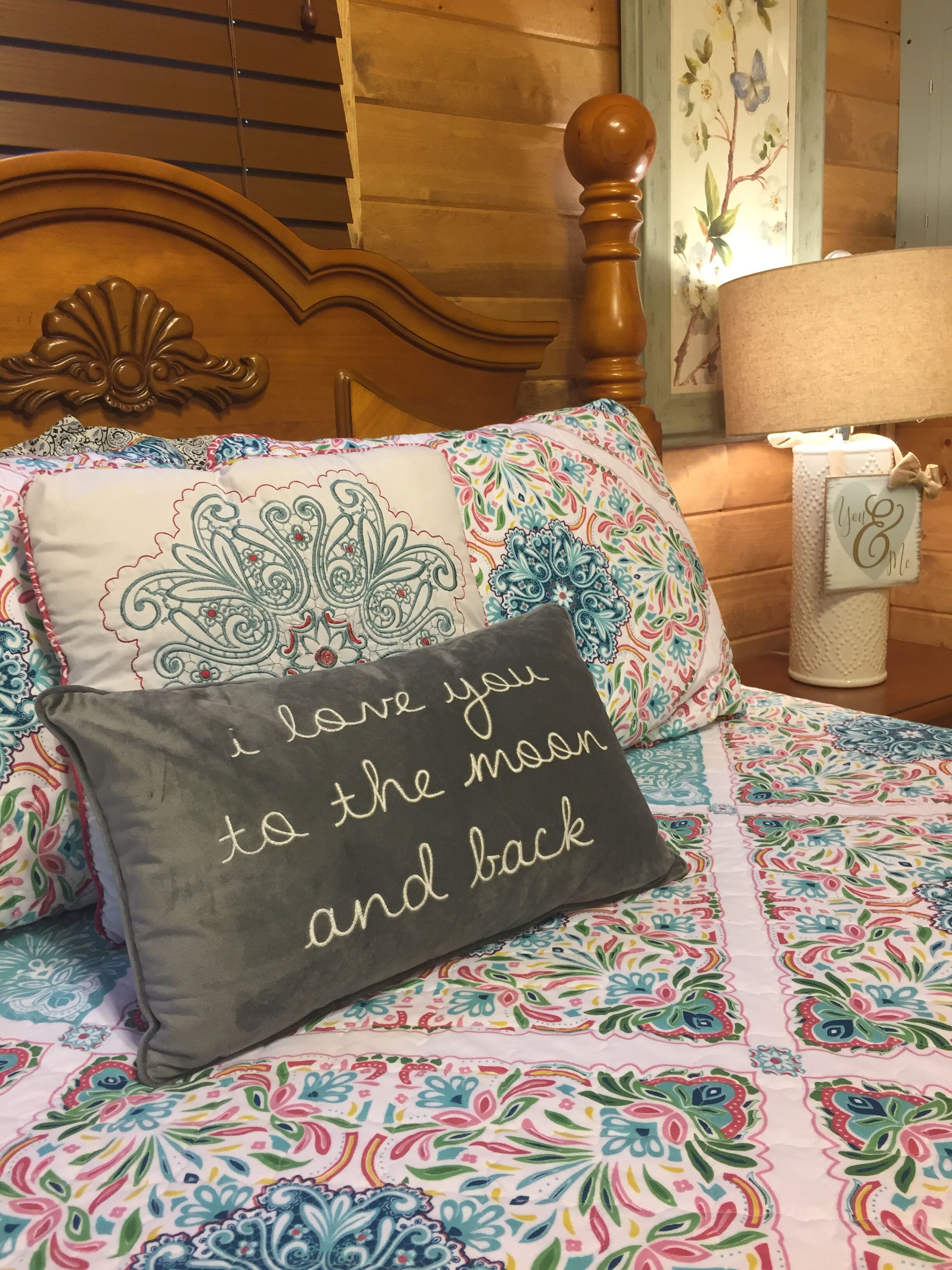  Charming Waterfront Cabin On The Oconaluftee River we call " The Love Nest". 