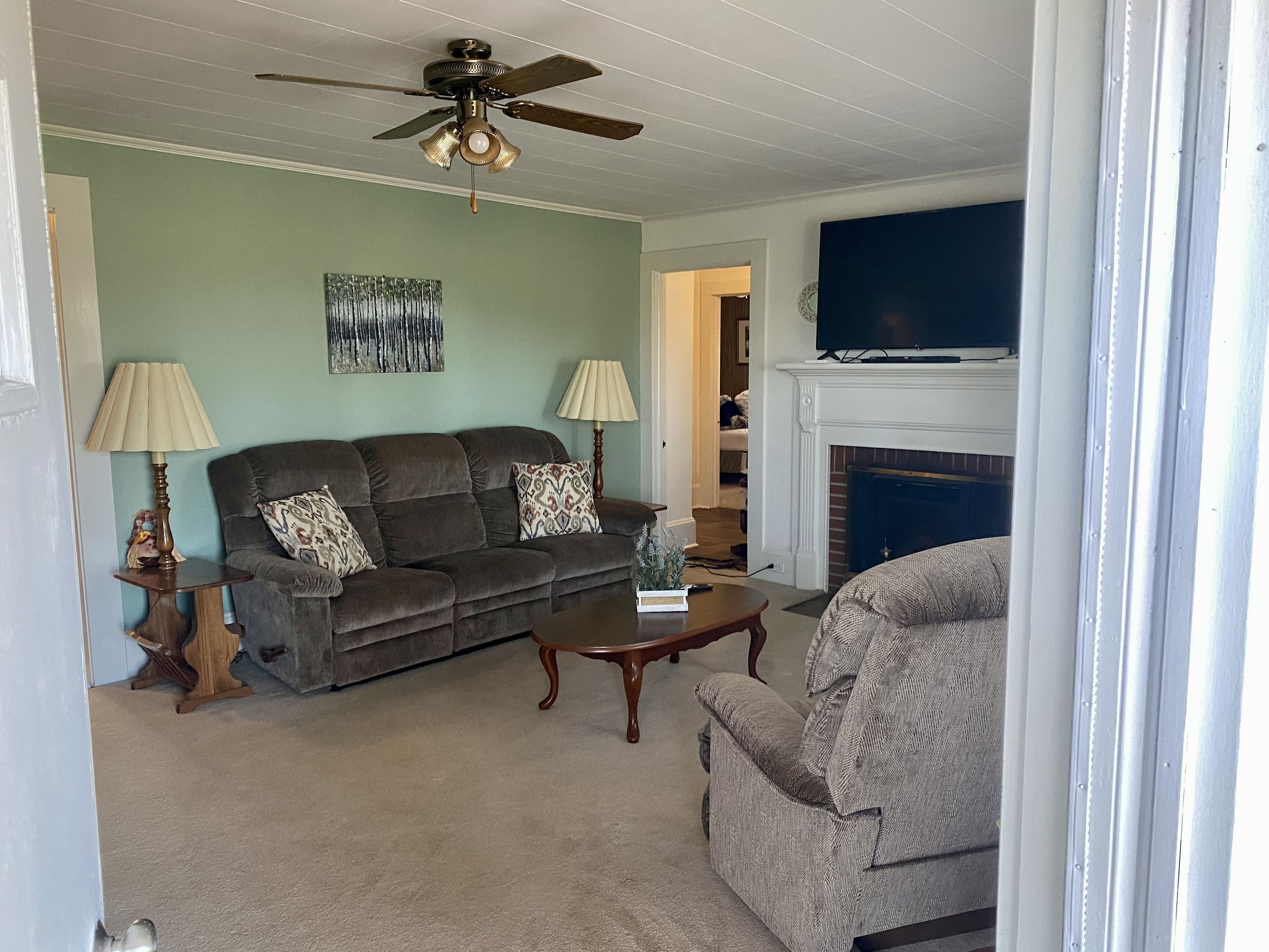 Cozy Farmhouse close to the Country Club, MerleFest and Apple Festival