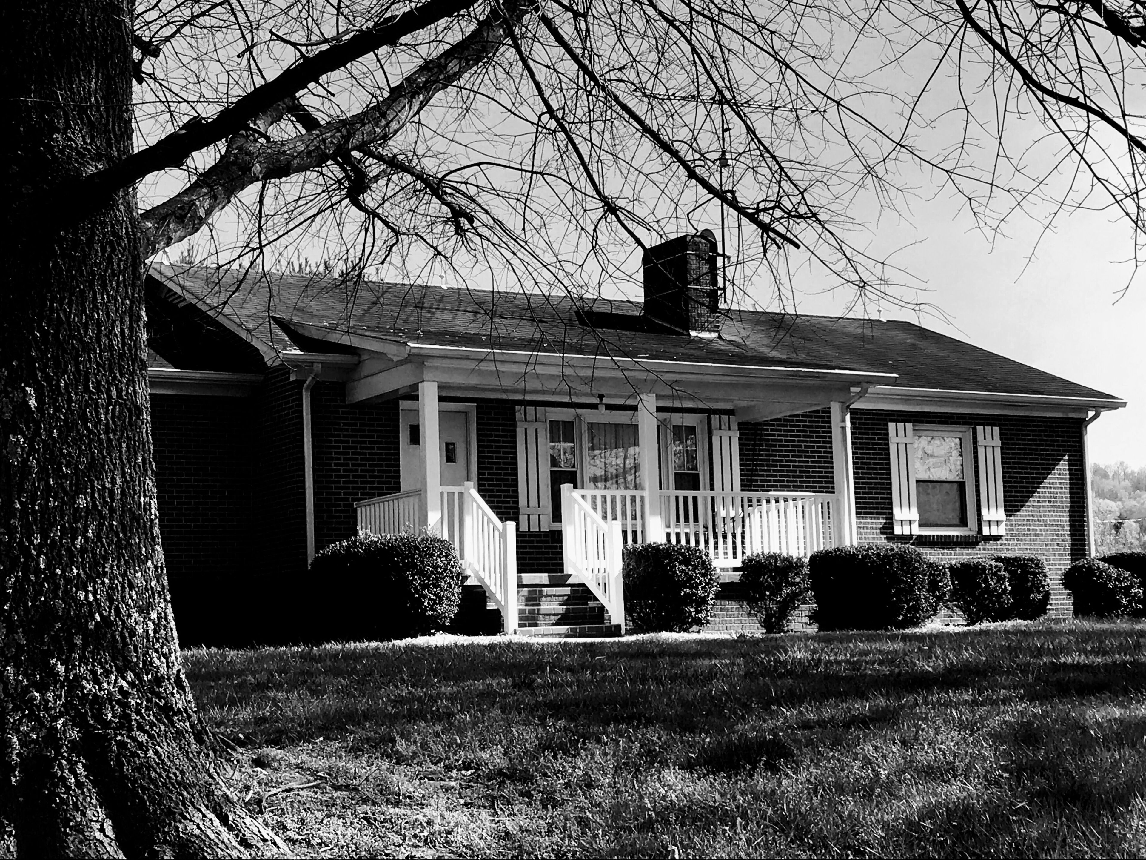 Cozy Farmhouse close to the Country Club, MerleFest and Apple Festival