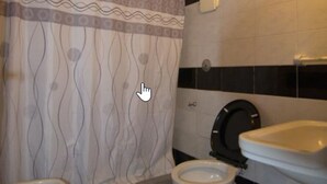 Shower - Hotel Mar y Mar (Mar del Plata)