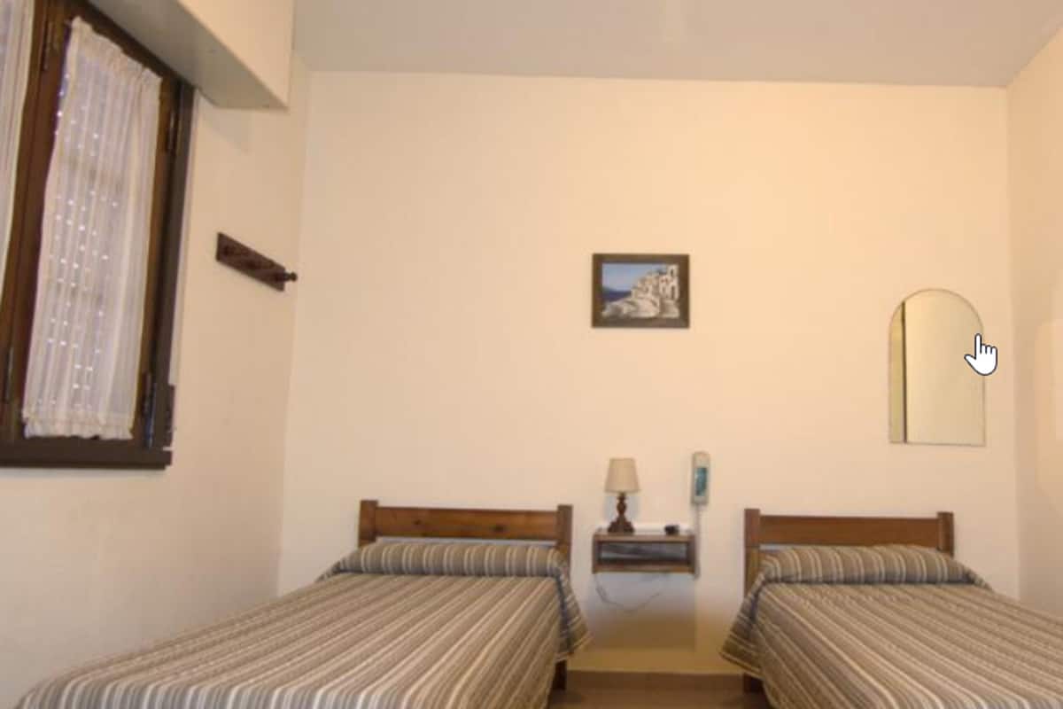 Chambre double ou avec lits jumeaux, 1 lit double ou 2 lits jumeaux, non-fumeur | Accès au Wi-Fi (inclus)