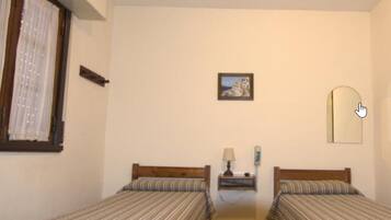 Quarto casal ou duplo, 1 cama de casal ou 2 camas de solteiro, para não fumantes | Wi-Fi de cortesia