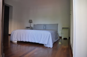 Classic-Doppelzimmer, 1 Queen-Bett, Gemeinschaftsbad (Magnolia)