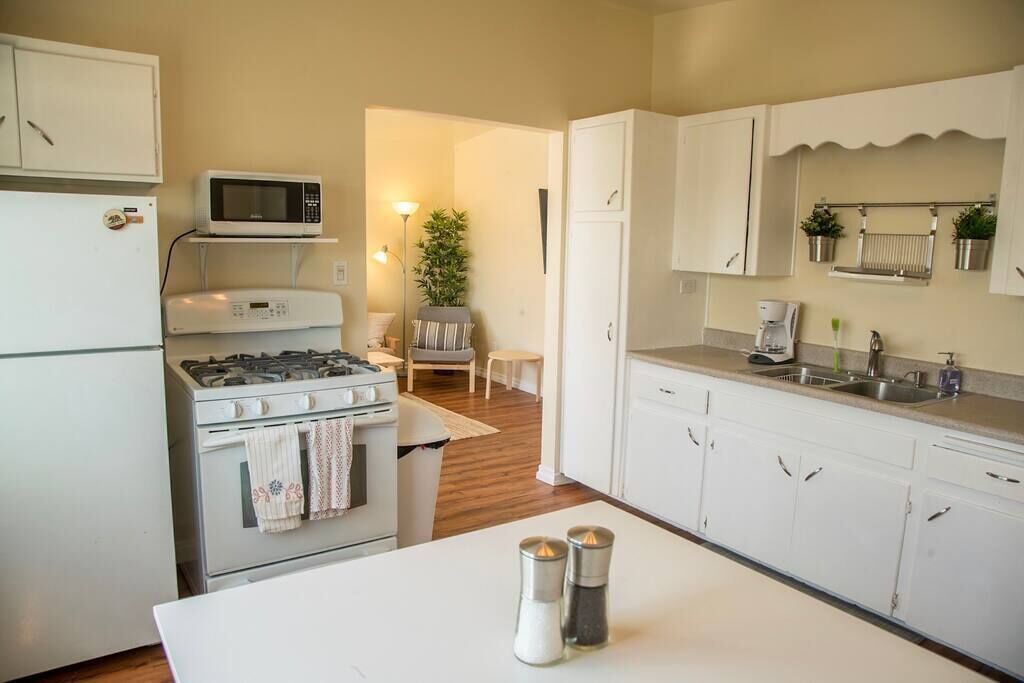 "Seafoam House" just steps to Surf Beach, Downtown