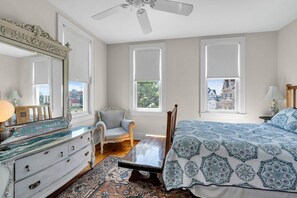 6 camere, una scrivania, Wi-Fi