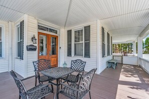 Outdoor dining - Fabulous Historic Seashore Victorian Saltwater Pool closes End of September (Point Pleasant Beach)