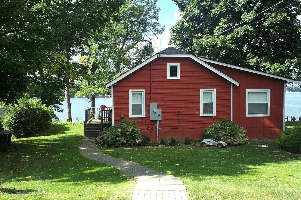Red Cottage On Sodus Bay<br>Dog Friendly<br>Sleeps 8