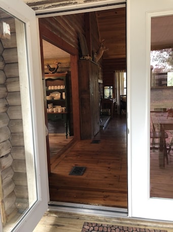 Interior. Log Cabin near Ocala and World Equestrian Center ideal for family retreats.