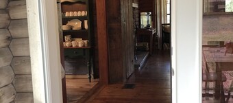 Log Cabin near Ocala and World Equestrian Center ideal for family retreats.