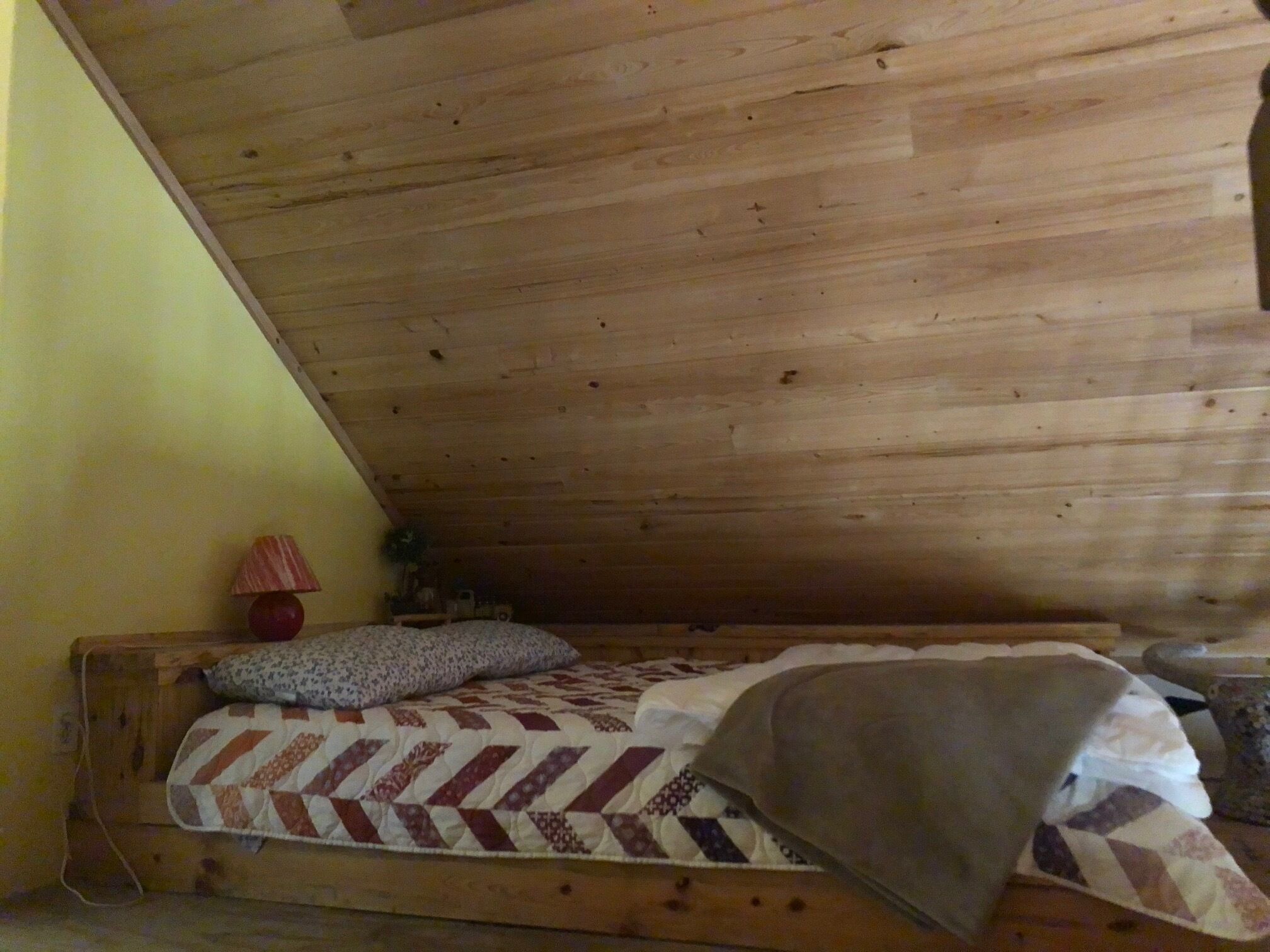 Log Cabin near Ocala and World Equestrian Center ideal for family retreats.