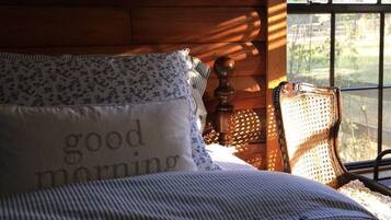 3 bedrooms, desk, iron/ironing board, free WiFi