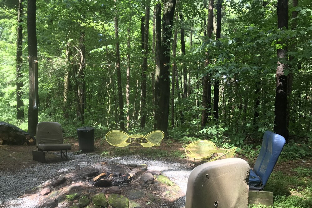 Family-friendly Close to Mohican - furnished 3 BR with deck and a fire pit
