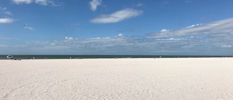 Beach nearby, sun loungers, beach towels