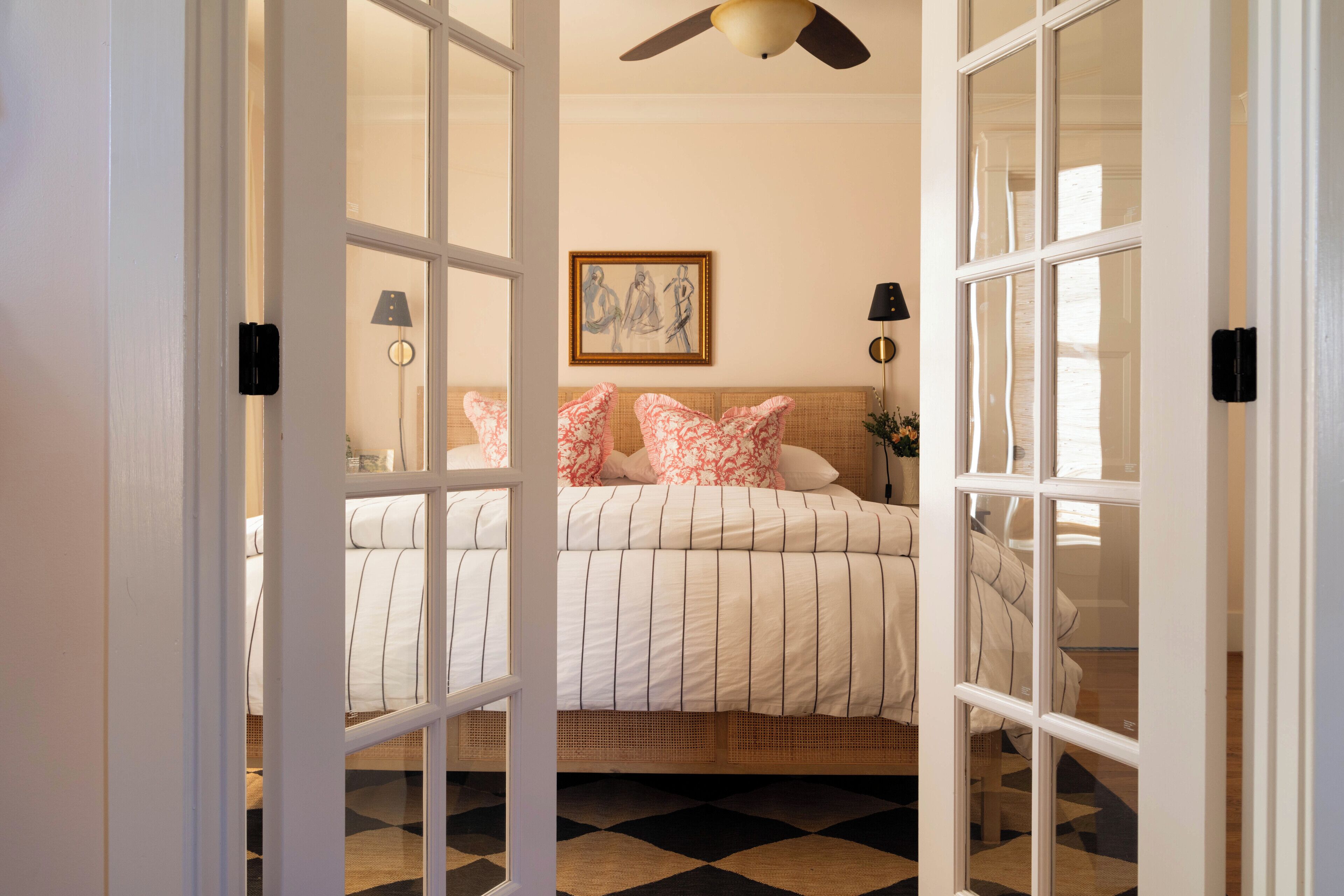 1 slaapkamer, een strijkplank/strijkijzer, gratis wifi, beddengoed