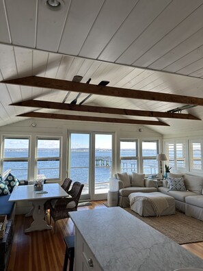 Smart TV, DVD player, books, stereo