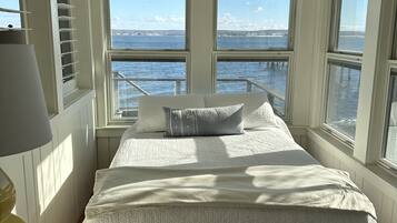 2 bedrooms, iron/ironing board, travel cot, WiFi