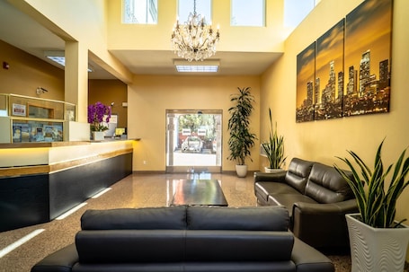 Lobby. Maywood Inn