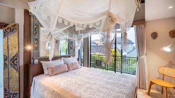 3 bedrooms, in-room safe, iron/ironing board, WiFi