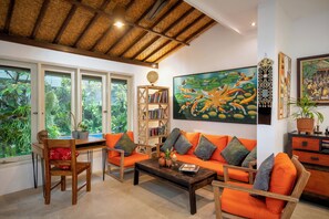 Interior - Angel House Ubud:Boutique Eco Villa WHOLE VILLA 3 BEDROOMS 6 PAX Breakfast (Ubud)