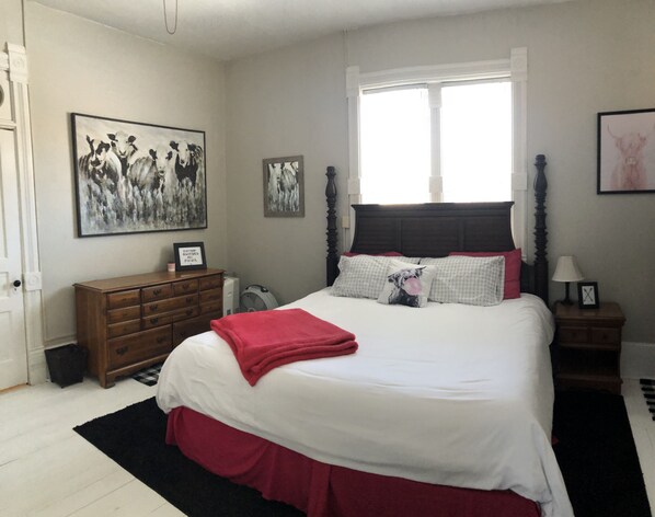 3 habitaciones, tabla de planchar con plancha, cuna de viaje y wifi 