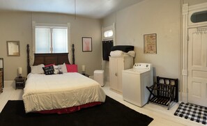 3 bedrooms, iron/ironing board, travel cot, WiFi