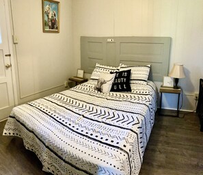 3 slaapkamers, een strijkplank/strijkijzer, reisbedje, wifi
